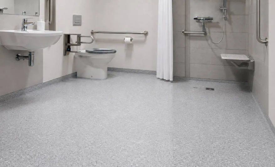 Suelo antideslizante para baño de hospital y zona húmeda
